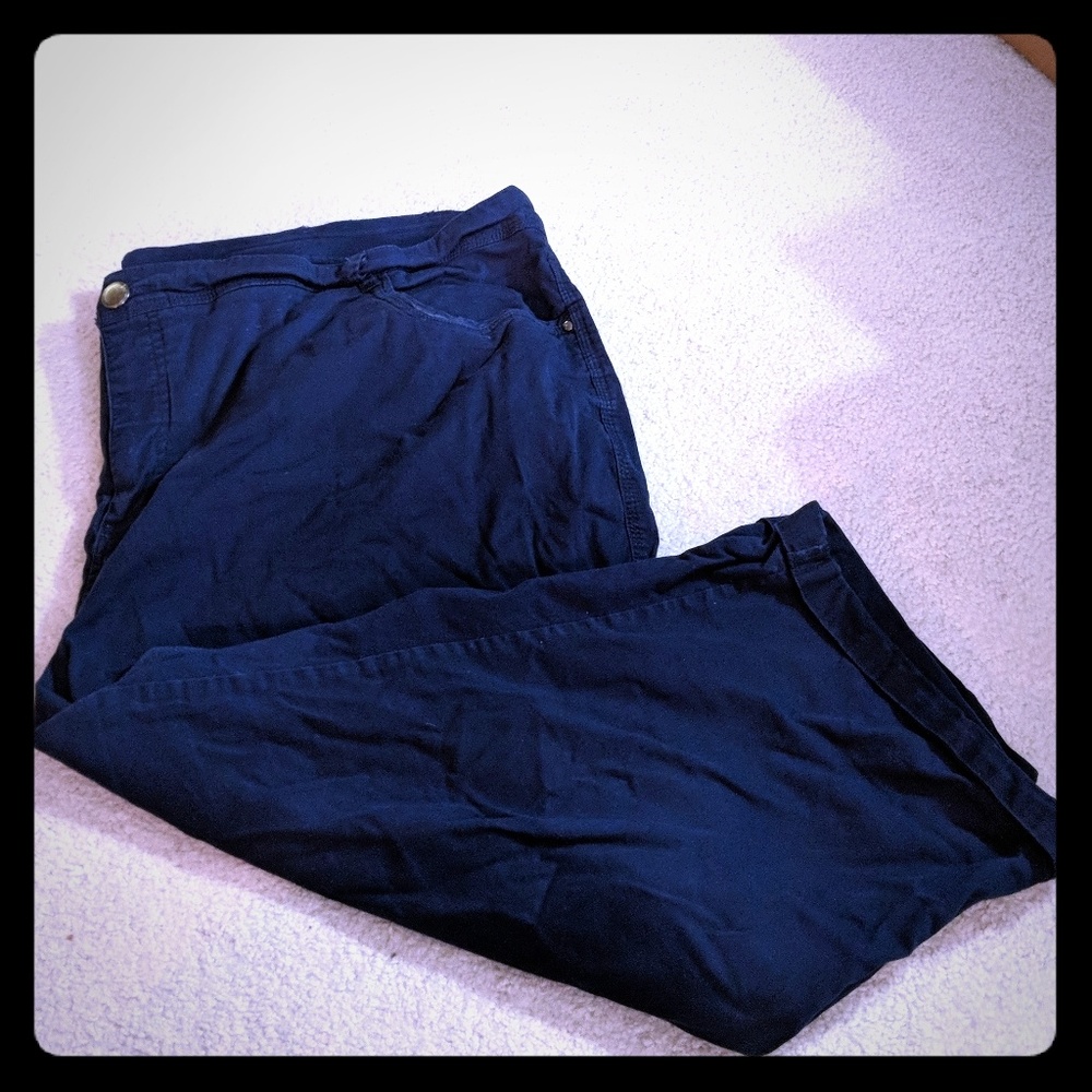 Avenue navy capri